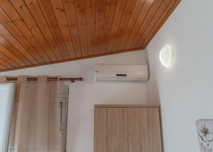 Old Town Wooden-garden House Апартаменти Кос