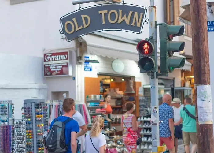 Old Town Wooden-garden House Апартаменти